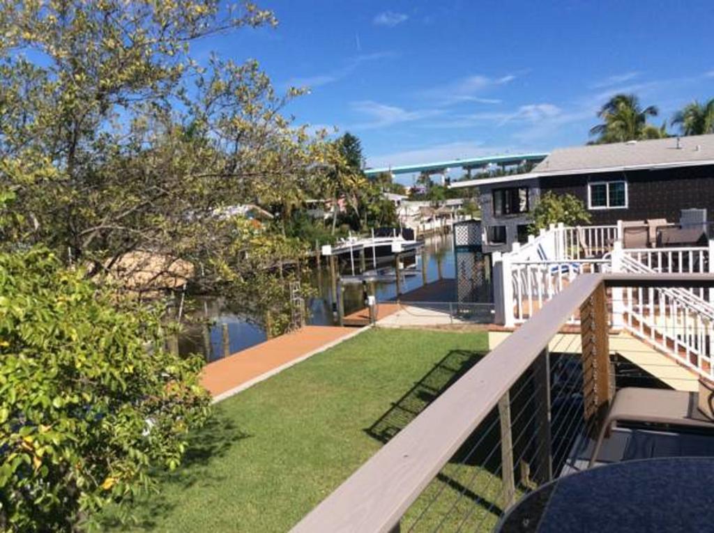 Fort Myers Beach House-On A Canal ภายนอก รูปภาพ